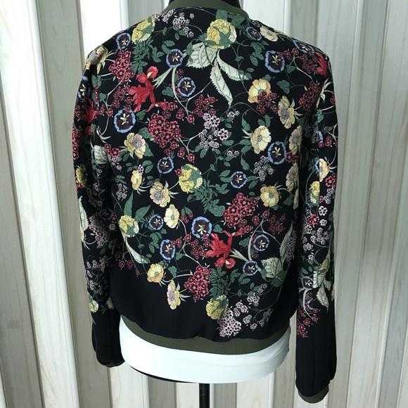 trf Jacket ,Outwear Floral. - Picture 2 of 3